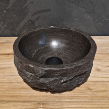 Rundes Aufsatzwaschbecken aus grobem Blaustein-Naturstein, 30 cm Durchmesser, für moderne Badgestaltung, von MOSKAU