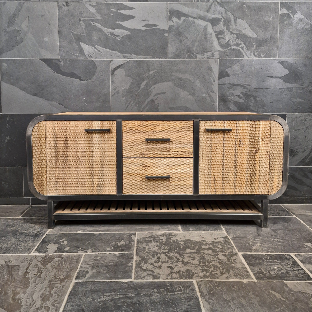 Badezimmer-Unterschrank im Retro-Stil aus recyceltem Teakholz, Metal Look, Modell 6, mit 180x55x82 cm Abmessungen.