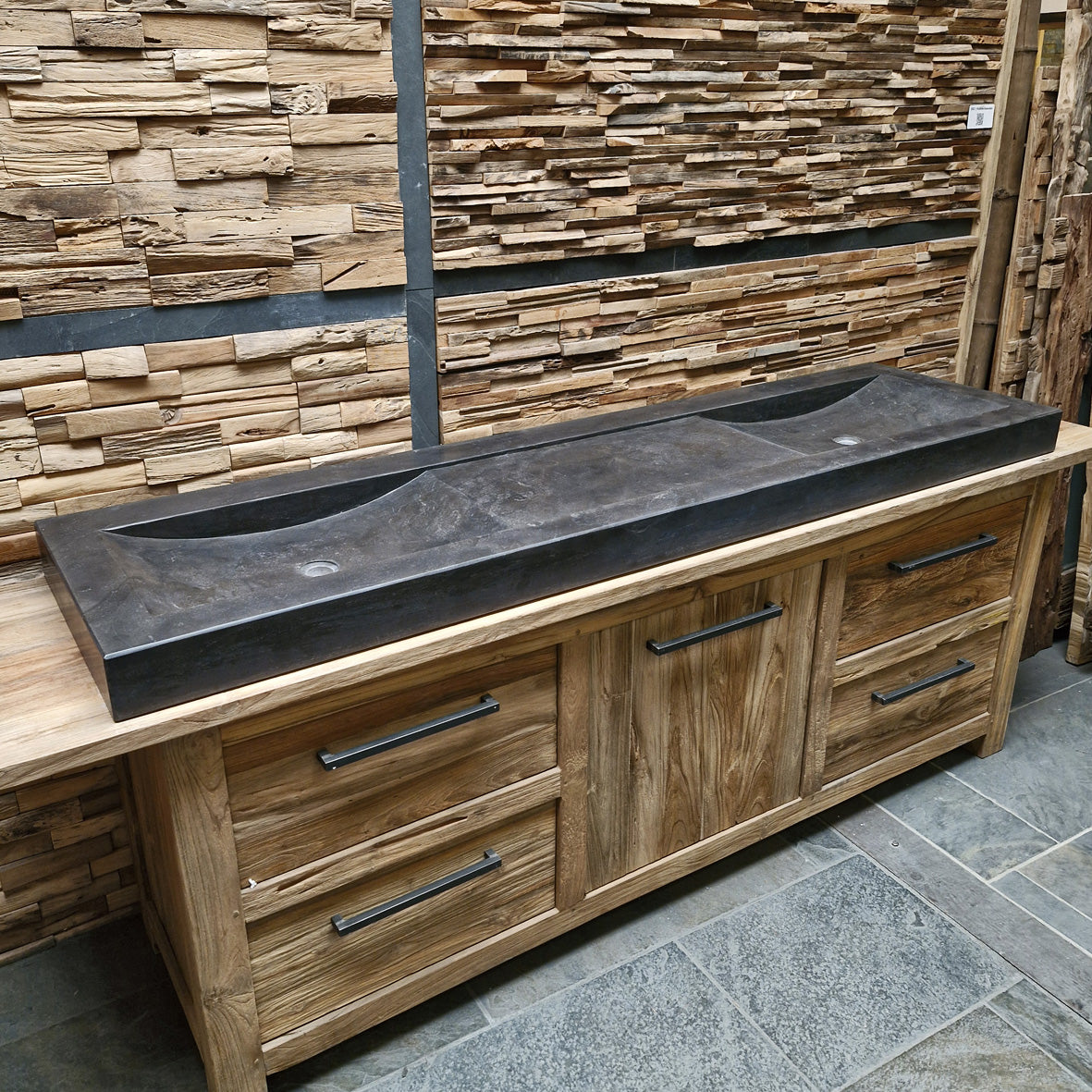 Doppelwaschtisch aus glattem Blaustein Naturstein, 202 cm breit, für modernes Badezimmer, von MILAN für Badgestaltung.