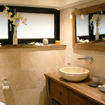 Travertin Light Naturstein-Fliese, gespachtelt und geschliffen, für Wand und Boden, elegante Travertin Fliesen aus Naturstein.