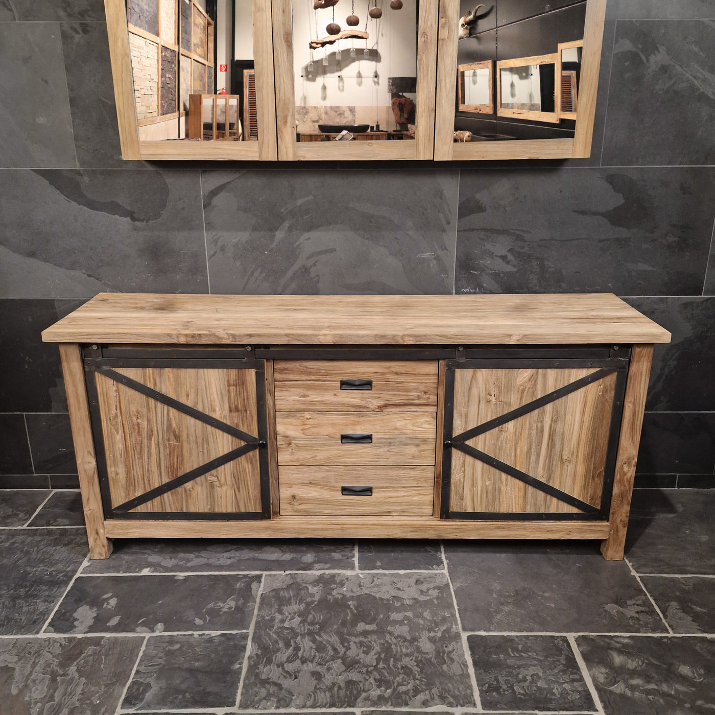 Teakholz Badunterschrank von OTARA, naturbelassen, langlebig, mit Stauraum, 186x55x80cm, für moderne Badgestaltung