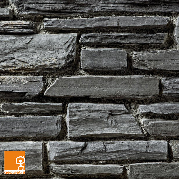 Wandverblender aus Naturstein von GEOPIETRA, Modell TOCE, mit rustikaler Oberfläche und stilvoller Gestaltung.
