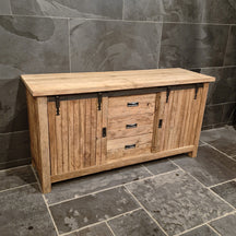 Recycelter Teak-Unterschrank für Badgestaltung von PALU, 156 cm breit, mit charaktervollem Design für Badezimmer.