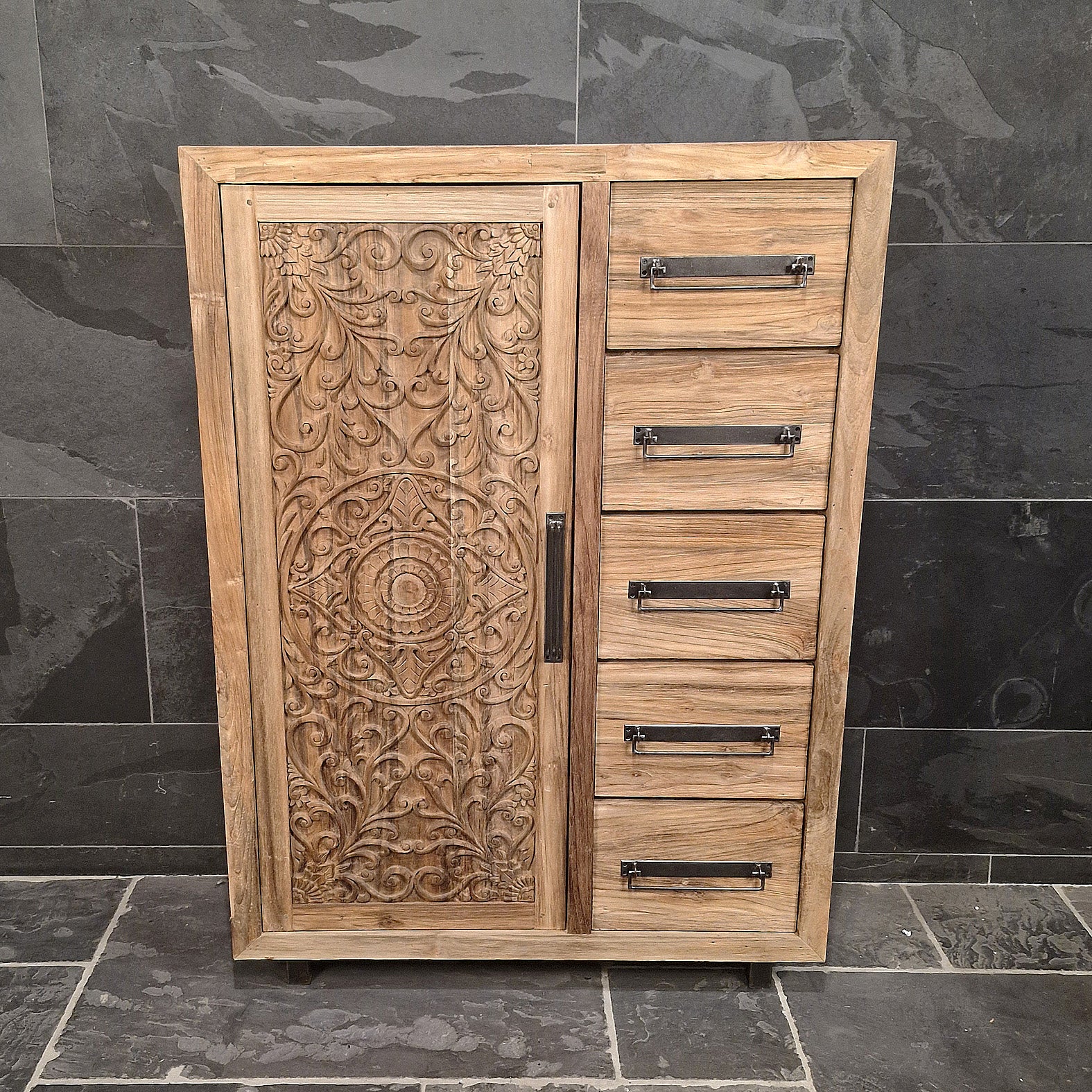 Hochschrank von PELEMSEWU mit Carving-Tür, Badgestaltung, Maße 100x40x140 cm, elegantes Badezimmermöbel