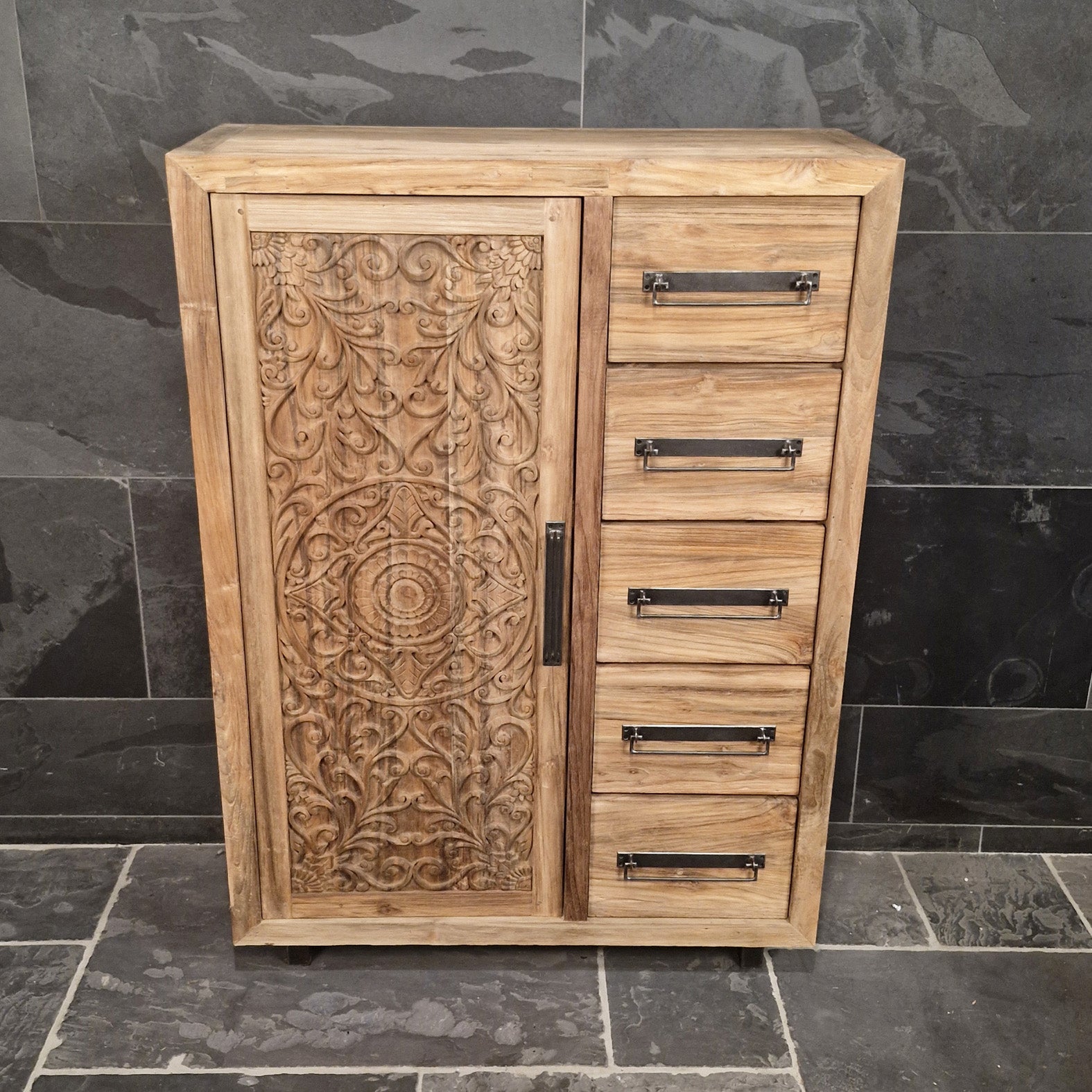 Hochschrank  | mit Carving Tür | Pelemsewu