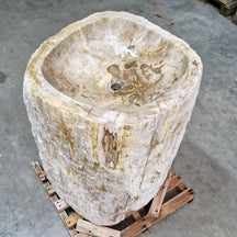 Standwaschbecken aus versteinertem Holz von Zakynthos, Badgestaltung, Maße 60x66x90 cm, mit Unteranschluss.