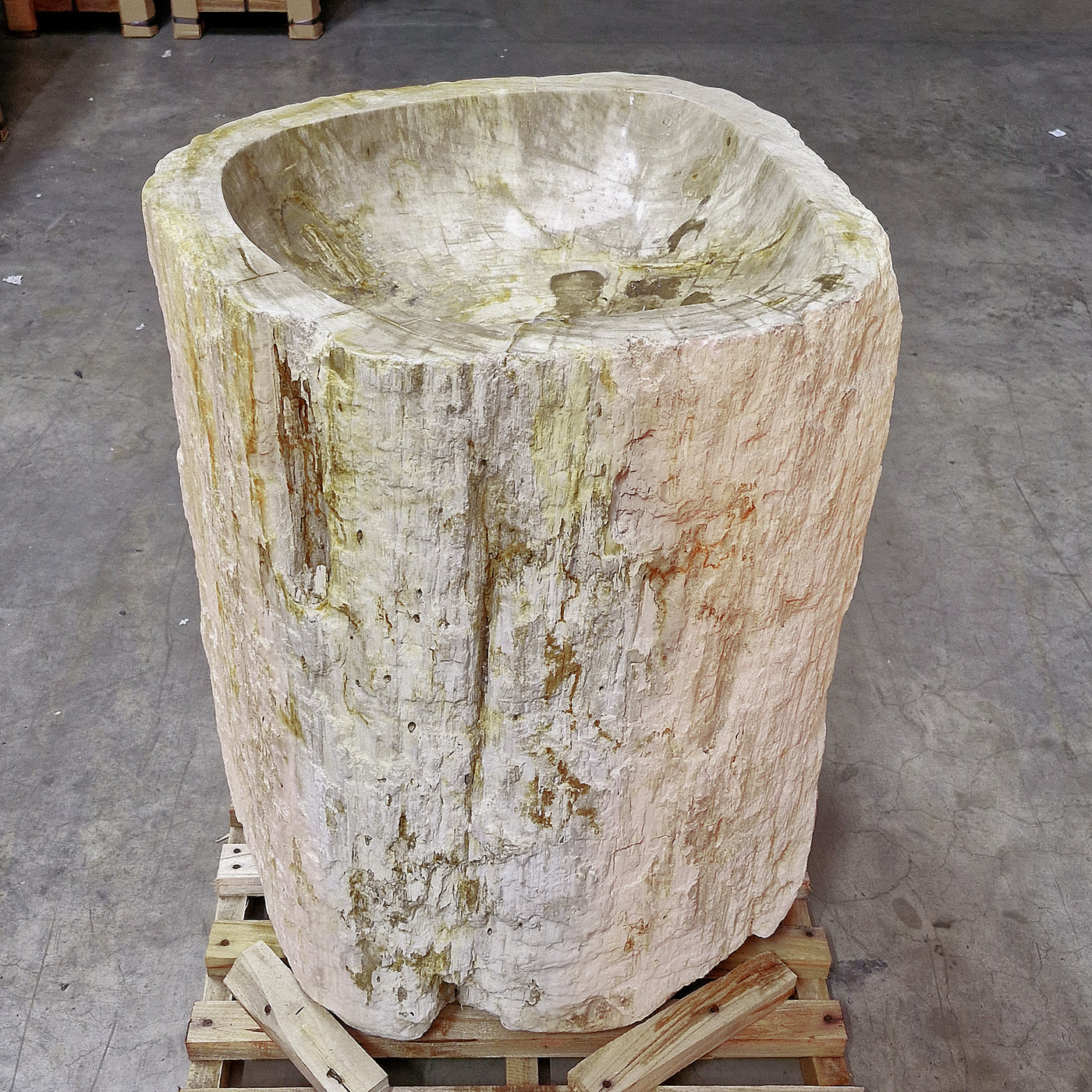 Standwaschbecken aus versteinertem Holz von Zakynthos, 60x66x90 cm, mit Unteranschluss für Badgestaltung.
