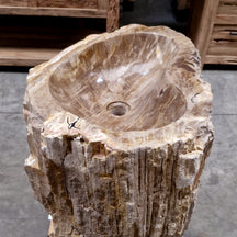 Standwaschbecken aus versteinertem Holz von Zakynthos, 58x50x90 cm mit Hahnloch für Badgestaltung.