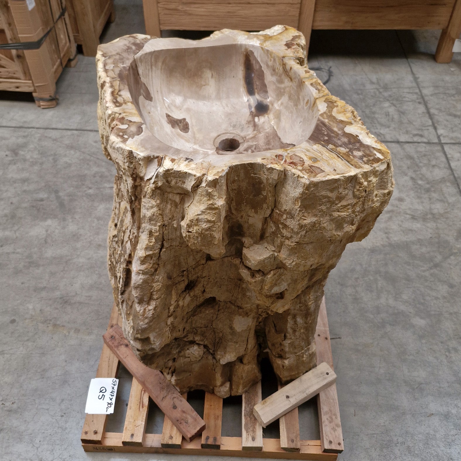 Standwaschbecken aus versteinertem Holz von Zakynthos, 57x47x90 cm, mit Unteranschluss, für stilvolle Badgestaltung