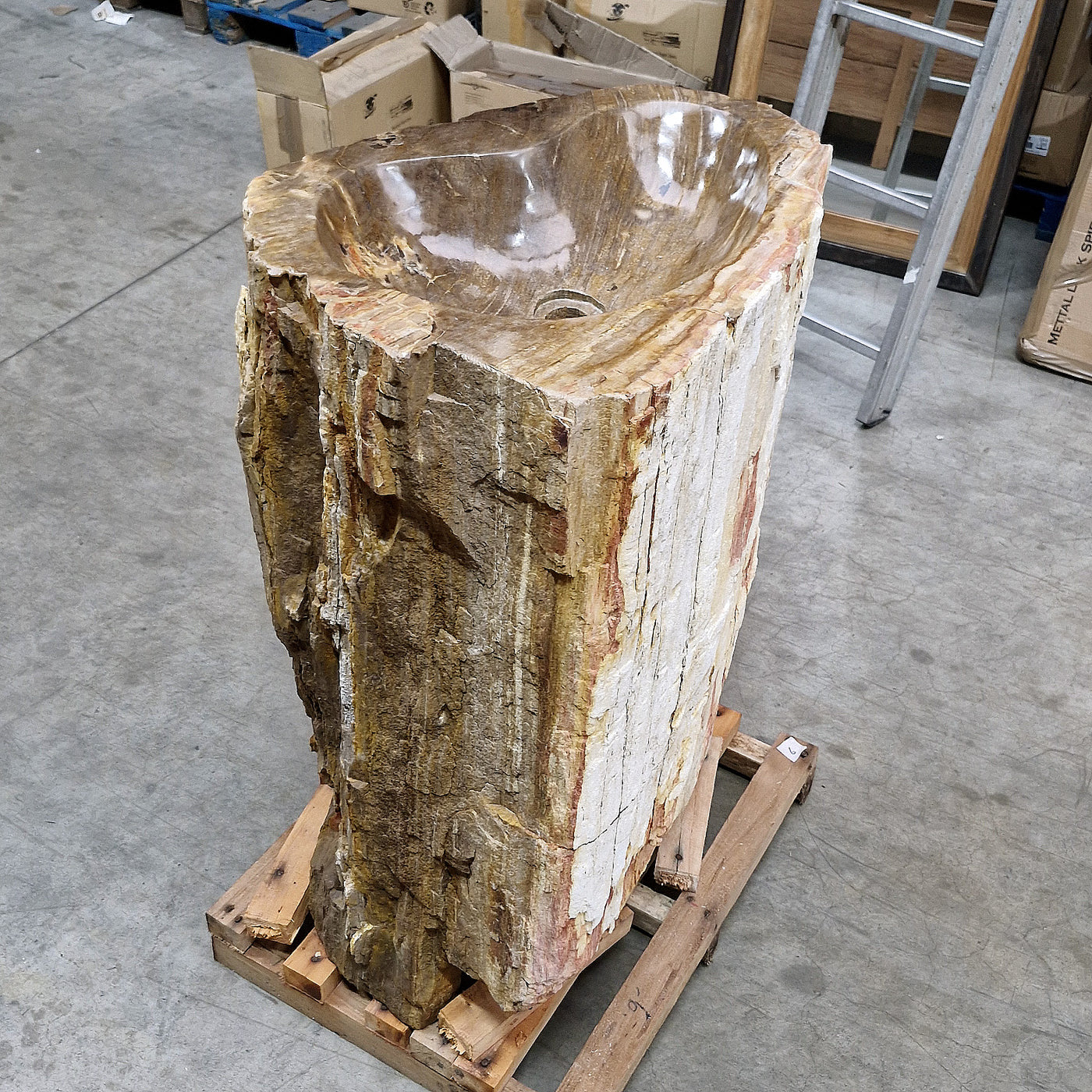 Standwaschbecken aus versteinertem Holz von Zakynthos, 58x44x91 cm, mit Platz für Hahnloch, für Badgestaltung und Design.