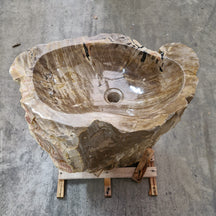 Standwaschbecken aus versteinertem Holz von Zakynthos, 60x39x90 cm, für Badgestaltung, mit natürlicher Holzmaserung sichtbar.