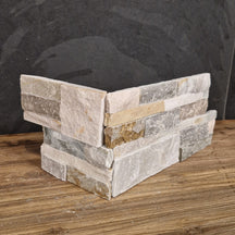 Naturstein Verblender aus Quarzit mit Blockmuster, Ecke, natürliche Textur, für Wandgestaltung, von Muster.