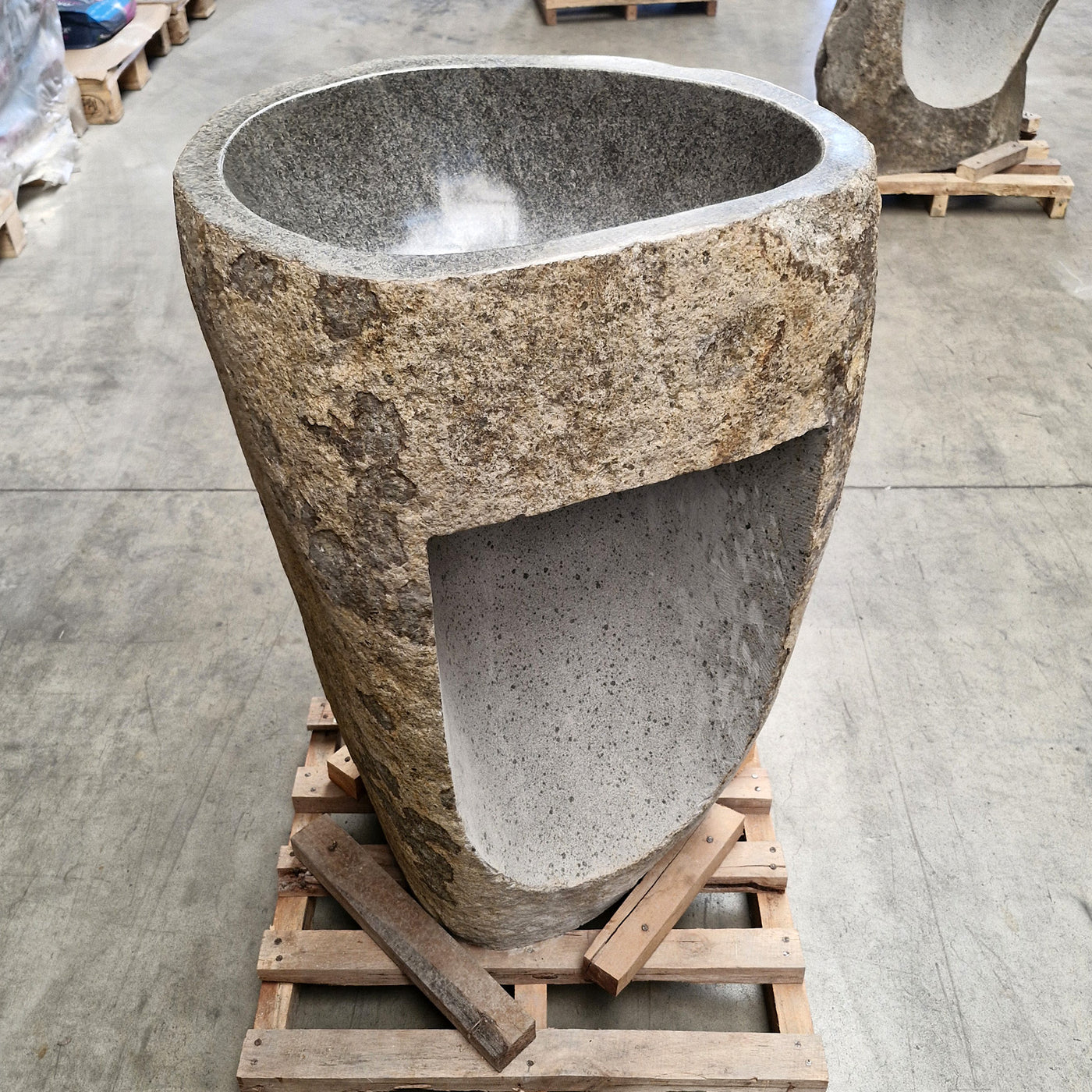Standwaschbecken aus Flussstein von Rhodos, 56 x 47 x 90 cm, für moderne Badgestaltung, natursteinoptik