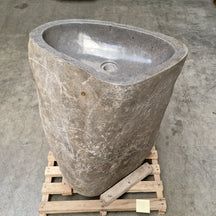 Standwaschbecken aus Flussstein von Rhodos, 67x40x90 cm, für Badgestaltung, naturbelassenes Design, robust und stilvoll.