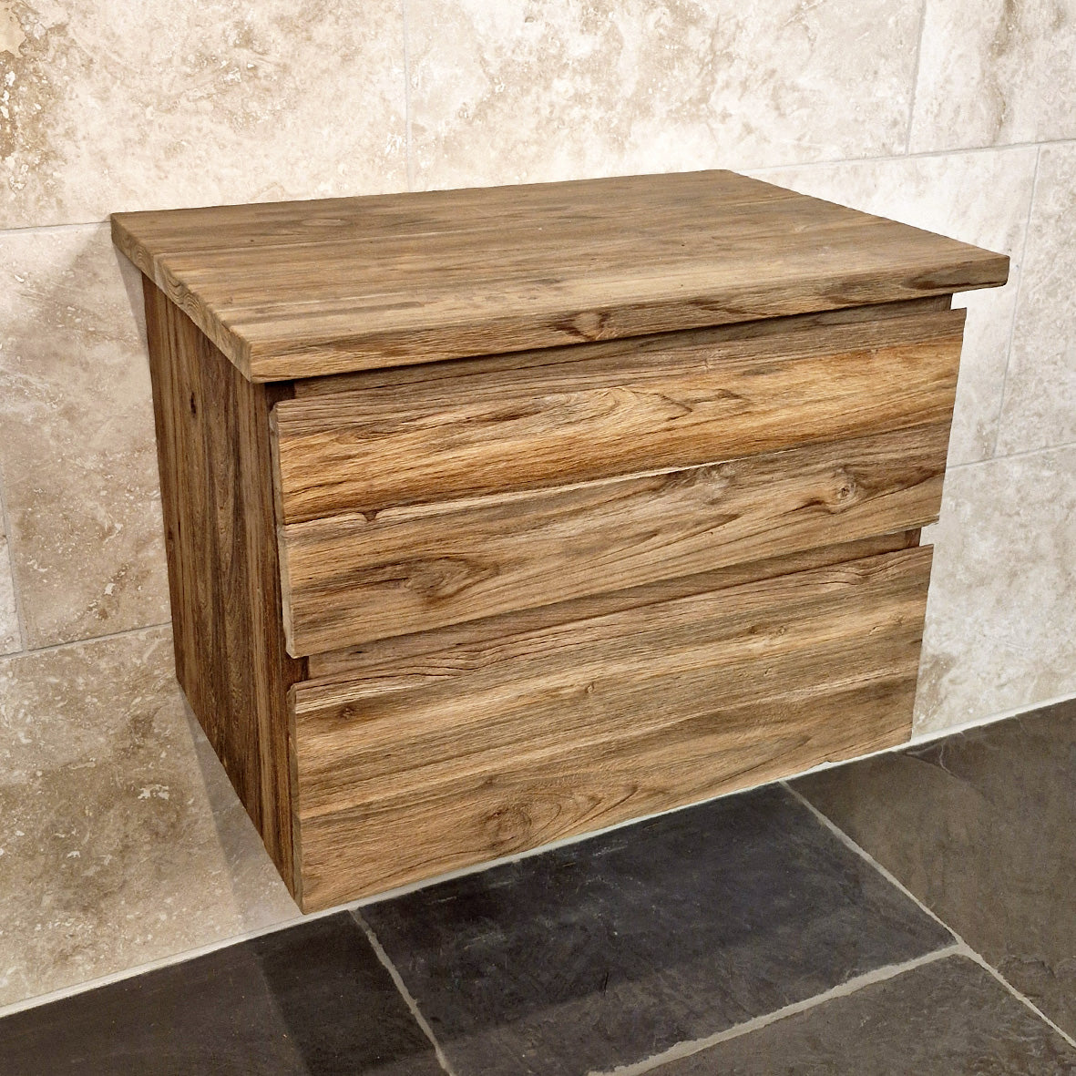 Hängeschrank aus Teakholz, 65x48x44 cm, modernes Badmöbel von RIAU mit stilvoller Badgestaltung.