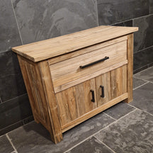 Unterschrank aus Teakholz für das Badezimmer, RINCA Badgestaltung, naturbelassenes Holz, rechteckiges Möbelstück, stilvoll und robust