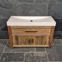 Handgefertigtes Badezimmermöbel mit Terrazzo-Waschtisch und Unterschrank aus naturbelassenem Teakholz, moderne Badgestaltung von RINCA