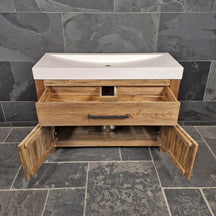Handgefertigtes Badezimmermöbel mit Terrazzo-Waschtisch und Unterschrank aus naturbelassenem Teakholz, RINCA Badgestaltung