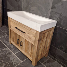 Handgefertigtes Badezimmermöbel mit Terrazzo-Waschtisch und Teakholz in natürlichem Design, RINCA Badgestaltung