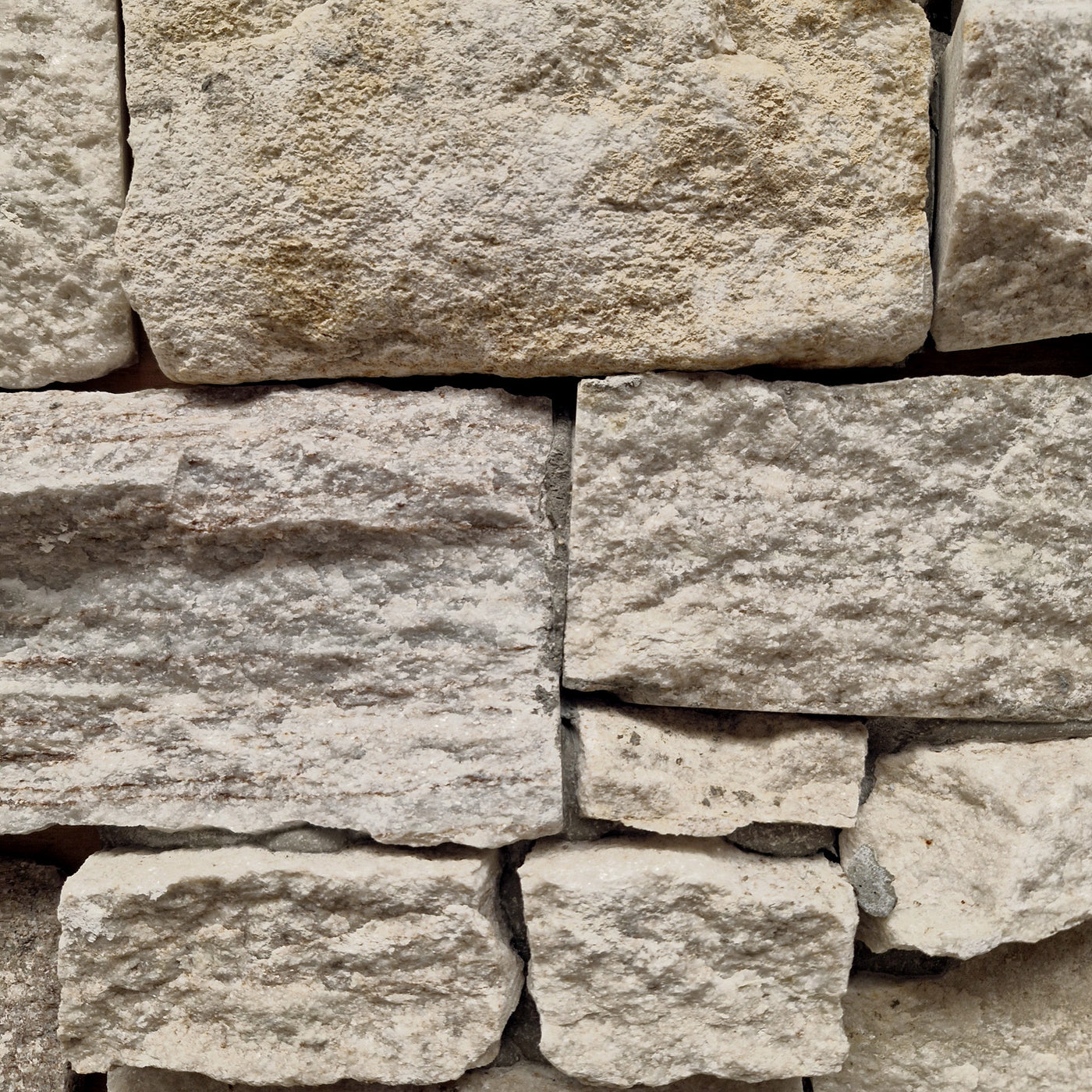 Muster Rocks Verblender aus Quarzit Golden Vein Naturstein mit goldenen Adern, dekorative Wandverkleidung, Nahaufnahme der Textur