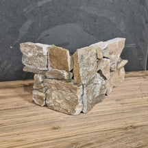 Rustique Quarzit Verblender aus Naturstein für Wandgestaltung, sichtbare Oberflächenstruktur und natürliche Farbvariante.