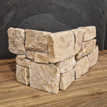 Muster Rocks Verblender aus beigem Kalkstein, Natursteinmuster, Ecke-Design, für Wandgestaltung, von Muster gefertigt