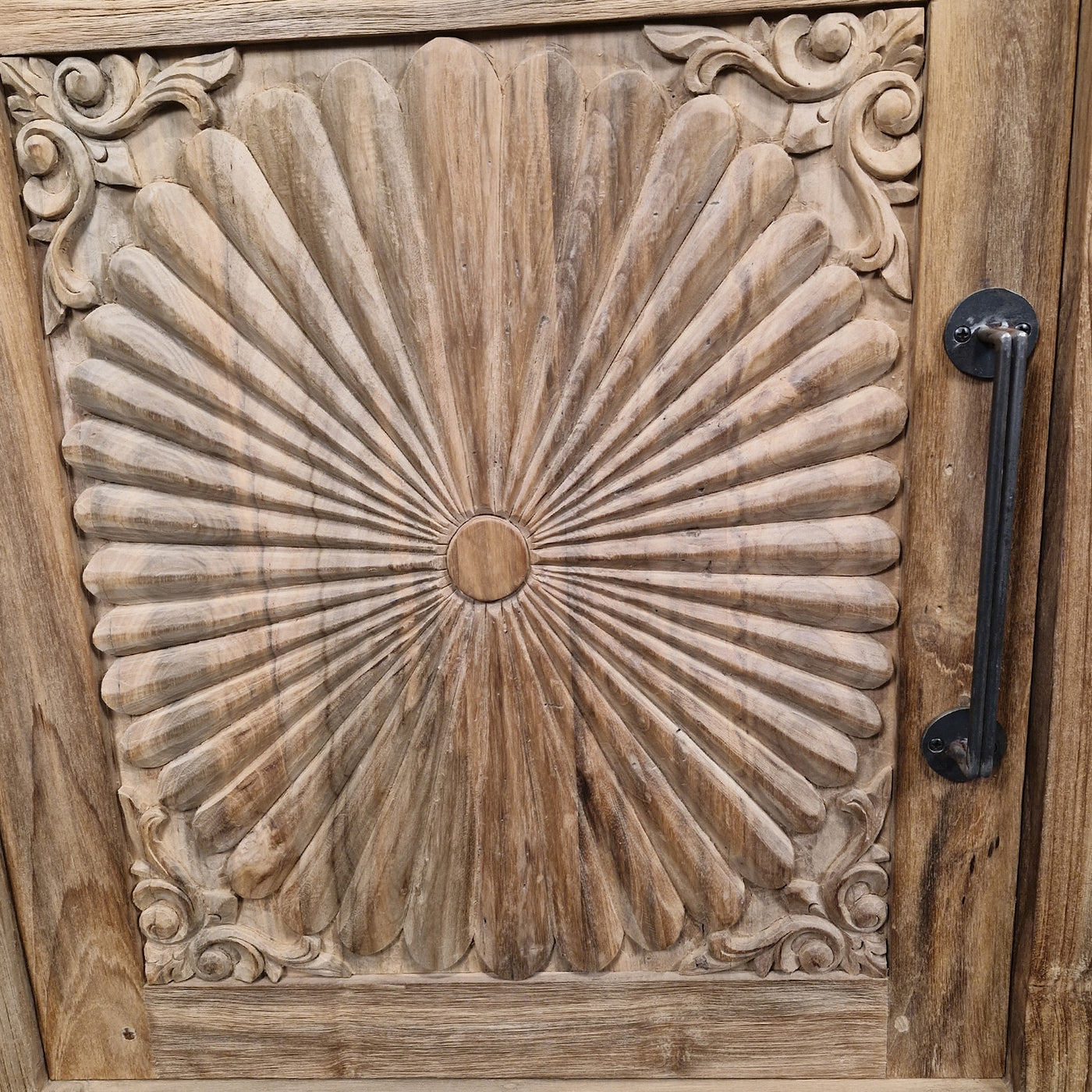 Unterschrank mit Carving-Blumenmuster aus recyceltem Teakholz, Badgestaltung, von Sample Carving Flower, 186x55x80cm