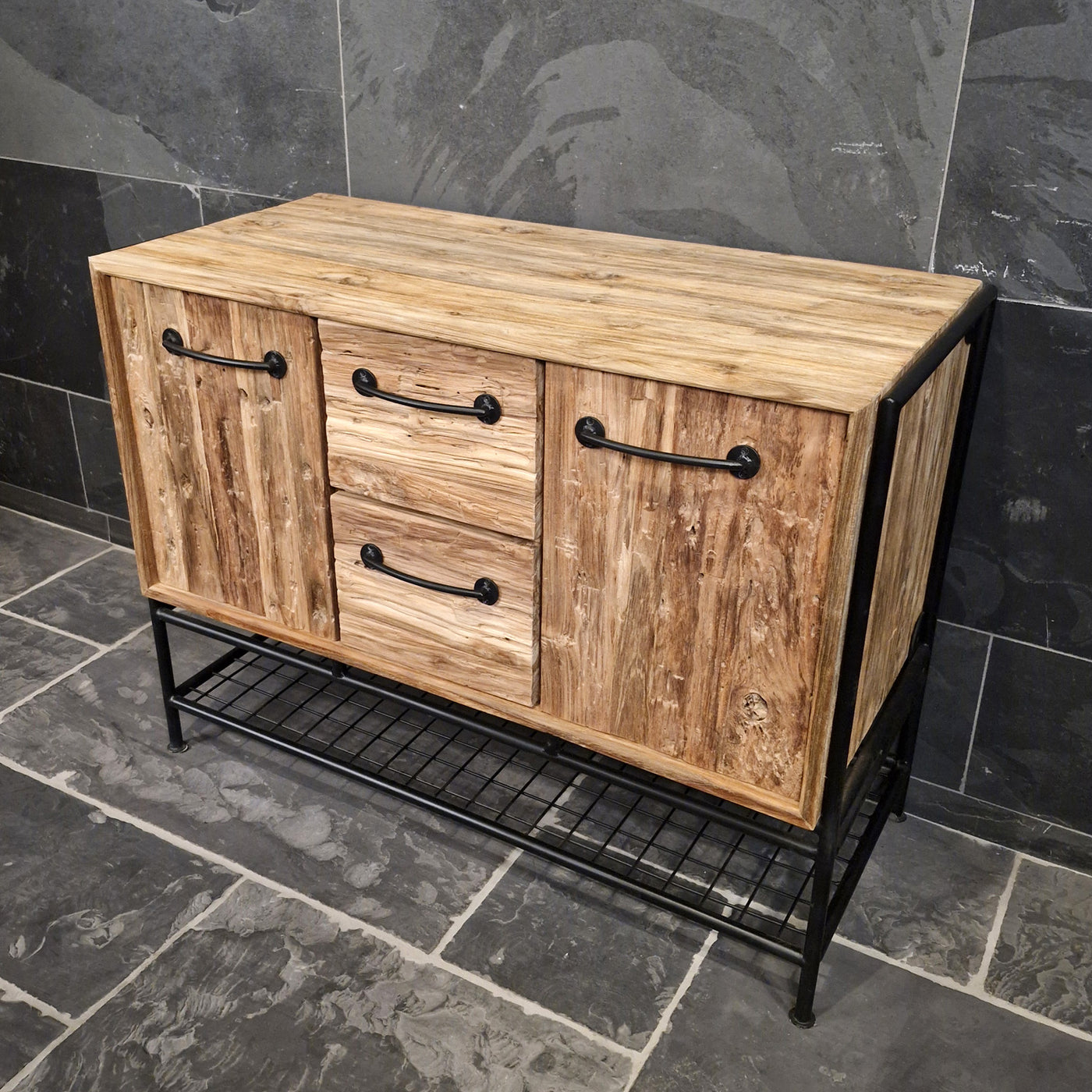 Kleiner Badschrank mit Ablage aus recyceltem Teakholz, Yogyakarta, mit Gitterdesign, Maße 100x47x80cm, für stilvolle Badgestaltung