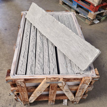 Naturstein Kantsteine aus Sandstein Grey, 100 x 20 x 5 cm, glatte Oberfläche und rechteckiges Format, ideal für Begrenzungen.