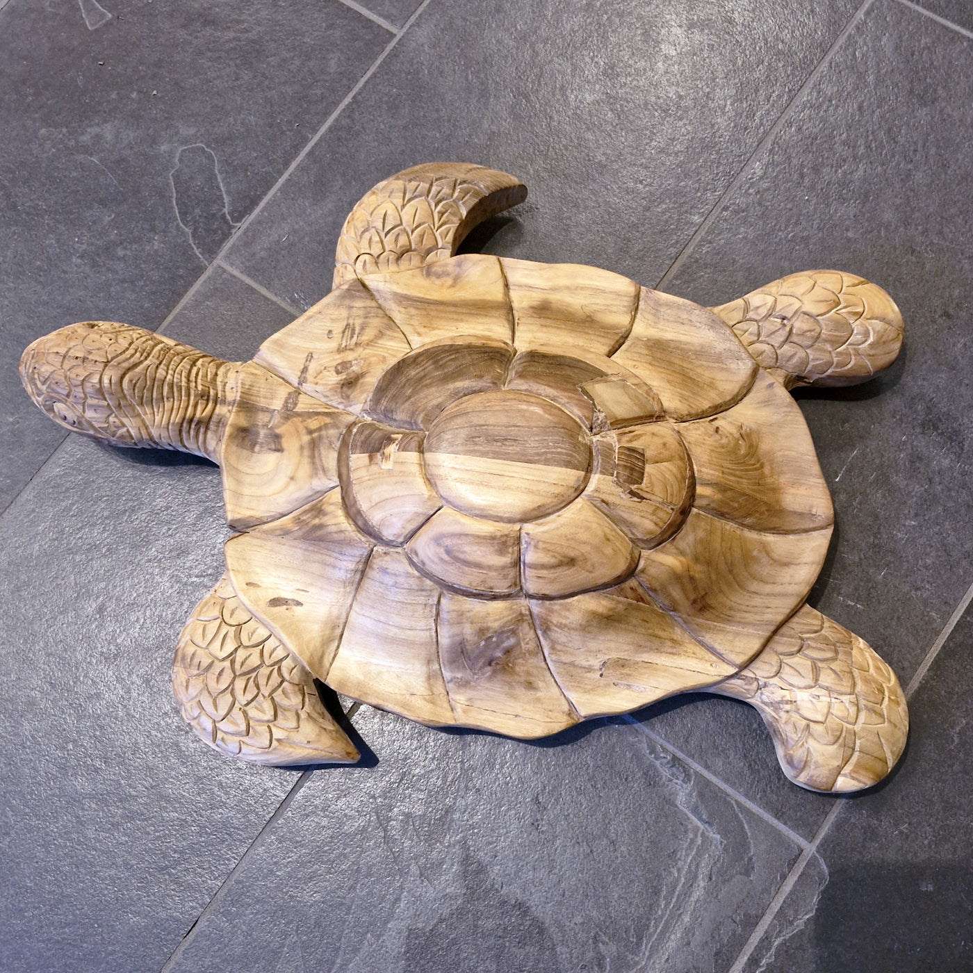 Große liegende Schildkröte aus recyceltem Teakholz, Badgestaltung, dekoratives Tier-Element, naturbelassene Holzoptik