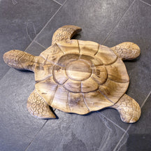 Große liegende Schildkröte aus recyceltem Teakholz, Badgestaltung, dekoratives Tier-Element, naturbelassene Holzoptik