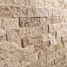 Naturstein Verblender aus Travertin-Mix mit Muster, zeigt die natürliche Textur und Farbvariation des Travertins.