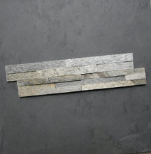 Muster Naturstein Verblender aus Quarzit Silver Shine, Wandverkleidung mit schimmerndem Schiefer-Effekt für elegante Raumgestaltung
