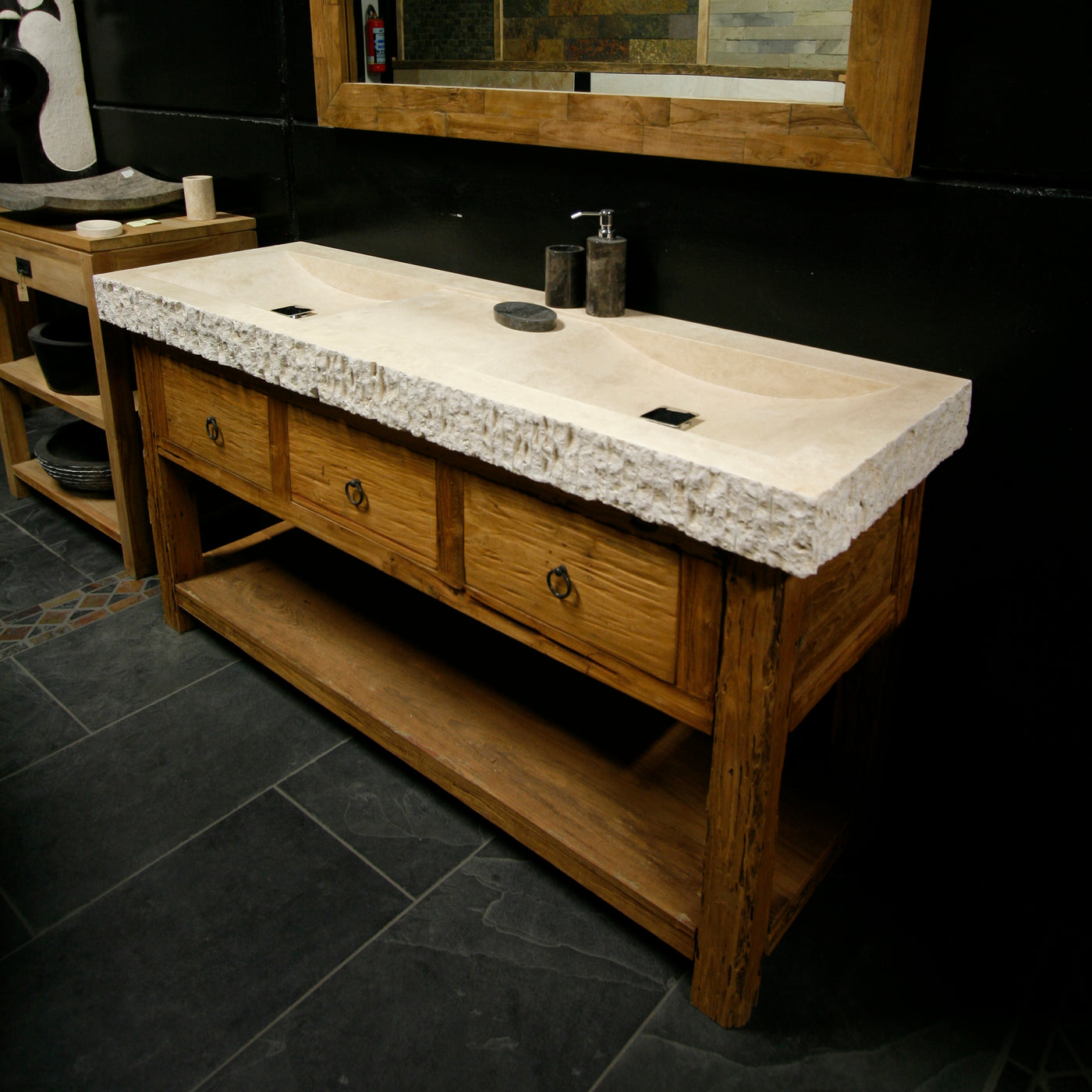 Moderner Waschtisch mit Unterschrank aus recyceltem Holz für stilvolle Badezimmer, von Sulawesi, Modell 3, mit Waschtisch und Holzdetails
