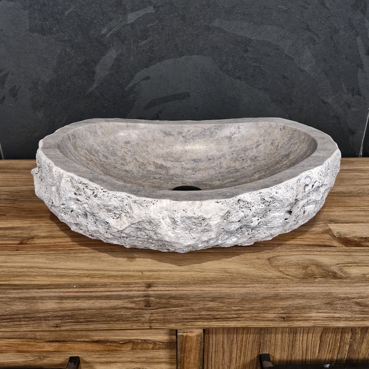 Aufsatzwaschbecken aus Silber Travertin mit grober Struktur, Badgestaltung aus Naturstein, Maße 60 x 40 cm, von WAVE
