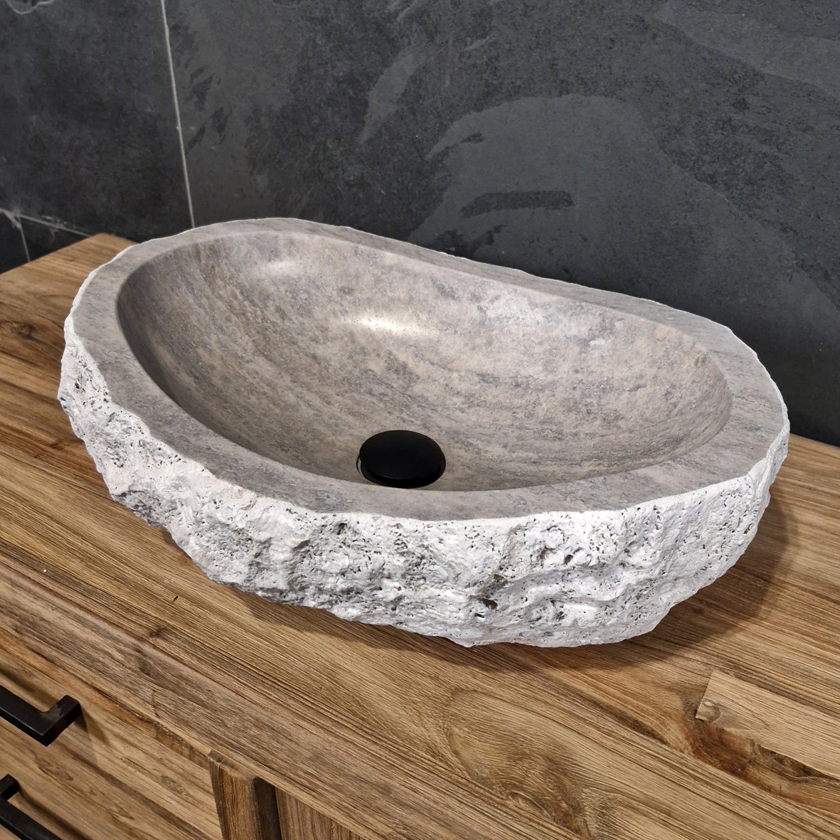 Aufsatzwaschbecken aus Silber Travertin Naturstein, 60x40 cm, für Badgestaltung, von WAVE, mit grober Oberfläche.