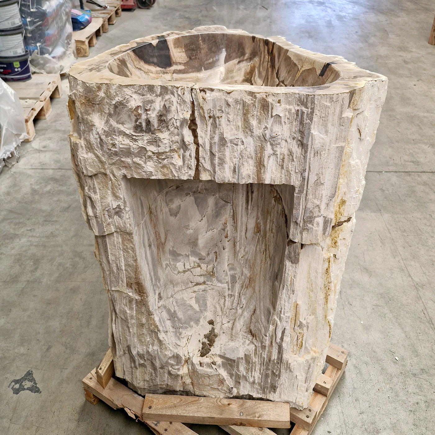 Standwaschbecken aus versteinertem Holz, 58x46x90 cm, Zakynthos Badgestaltung, elegantes Naturmaterial für Badezimmer.