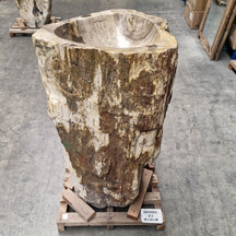 Standwaschbecken aus versteinertem Holz, 49x44x90 cm, von Zakynthos, geeignet für Badgestaltung, natürliche Holzoptik.