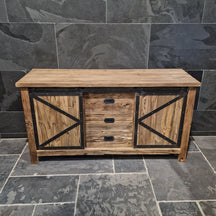 Teakholz Badunterschrank von OTARA mit zwei Türen und drei Schubladen, langlebiges und natürliches Design für Badezimmer.