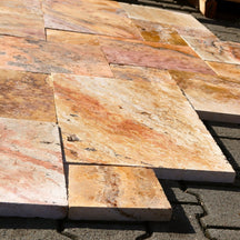 Terrassenplatten aus Travertin Scabas Antik Gold mit Muster, natürliche Steinstruktur, wetterbeständig für elegante Außenbereiche