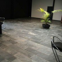 Quarzitfliesen von SILVER GREY aus Quarzit Naturstein, robuste Fliesen für Boden und Wand, grau, strukturierte Oberfläche