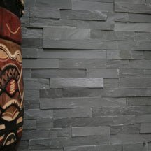 Naturstein Verblender aus Schiefer von GREY, dekorative Wandverkleidung mit natürlicher Textur und dunklem Farbton.