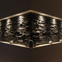 Schiefer-Verblender im Kreuzschnitt-Muster von Muster, natürliche Natursteinoptik für Wandgestaltung, detailreiche Oberfläche