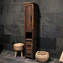 Hochschrank für Badezimmer aus massivem Teakholz, handgefertigt, mit stilvollem Design für Badgestaltung.