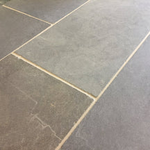 Geschliffene und getrommelte Kalksteinfliesen von CHATEAU TAUPE, Naturstein, für elegante Boden- oder Wandgestaltung