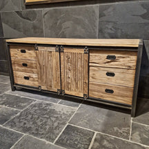 Teakholz Unterschrank mit Spiegel, Teil des Badmöbel Sets von MOTANA, für moderne Badgestaltung, sichtbarer Schrank und Spiegel in Bild