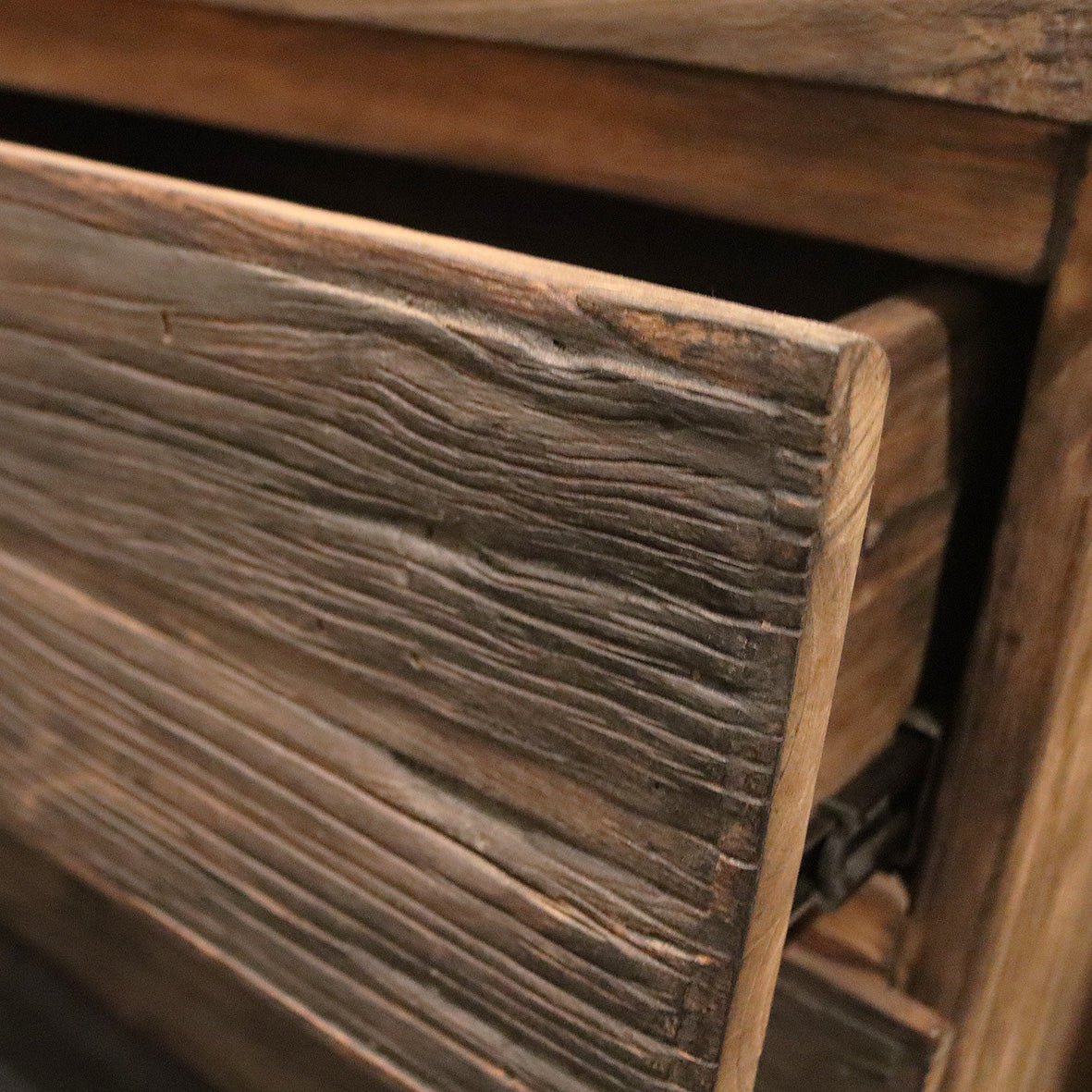 Hängeschrank aus Teakholz für Badgestaltung, 65x48x44 cm, modernes und zeitloses Badmöbel von RIAU, sichtbar mit Tür und Griff