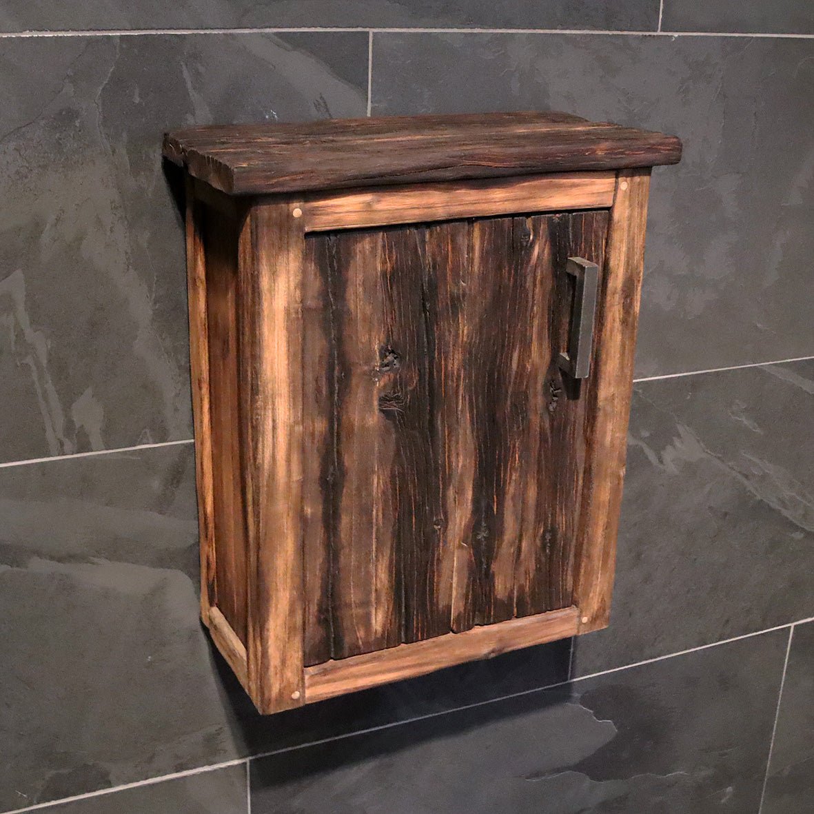 Wandregal aus Teakholz, 48x23x58 cm, praktisches und naturbelassenes Badgestaltungselement von Gamai