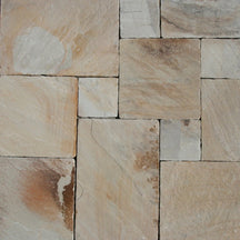 Sandstein Terrassenplatten von MINT, naturbelassene Natursteinplatten für Terrasse und Außenbereich, detailreiche Oberfläche sichtbar