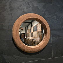 Recycelter Badspiegel aus Teakholz, rund, Ø 55 cm, stilvolle Badgestaltung von WANDSPIEGEL, natürliche Holzoptik